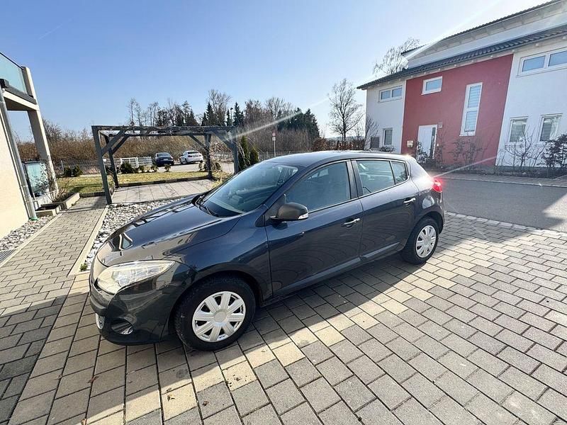 Gebraucht Renault Mégane III 101 PS (74 kW) 2011 Limousine