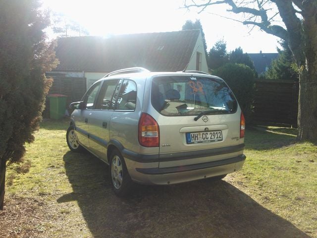 Silber metallic Gebraucht 2002 Opel Zafira Van / Kleinbus | 3.000 € - Bild 1/4