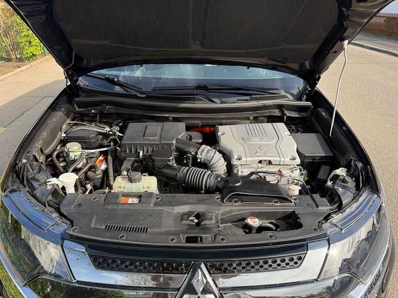 Gebraucht Mitsubishi Outlander P-HEV Top 224 PS (164 kW) 2021 Schwarz SUV