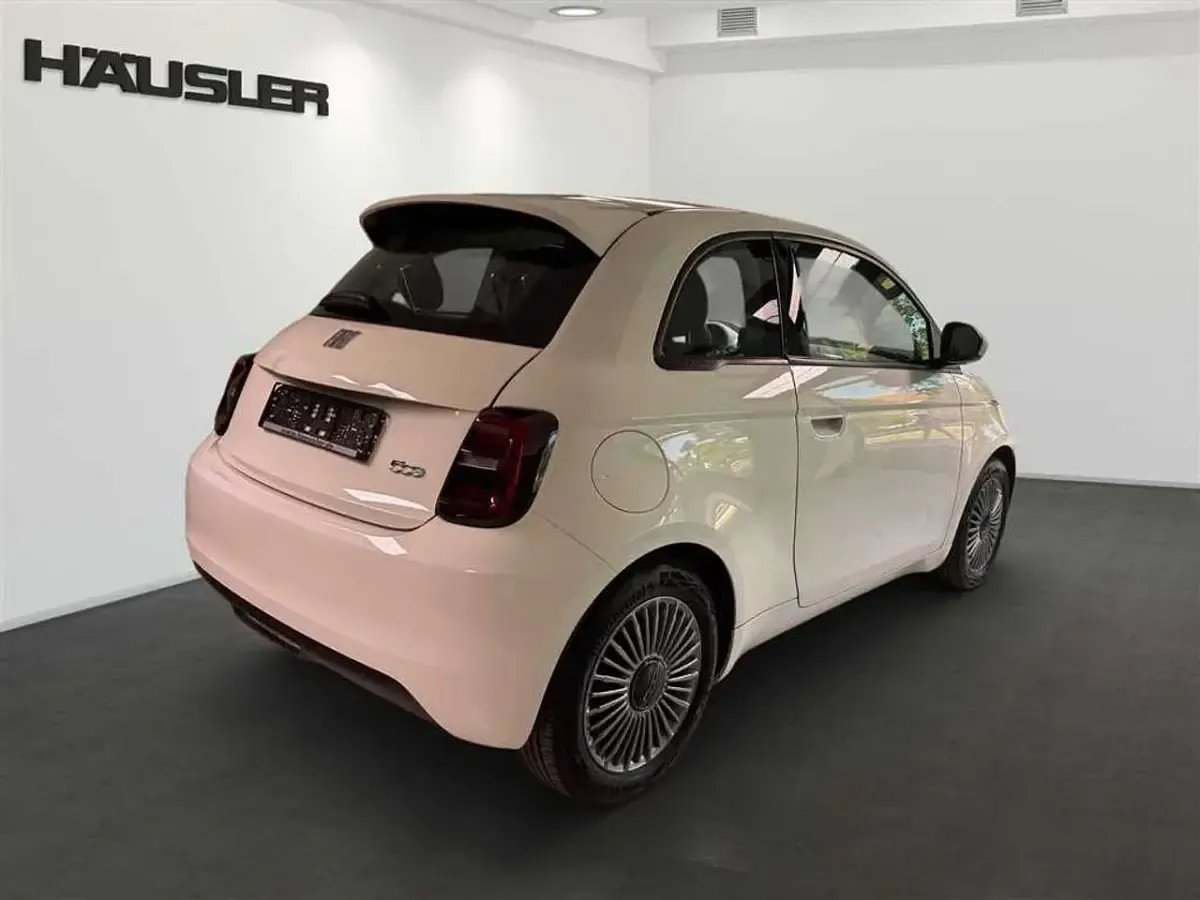 Gebraucht Fiat 500e 86 kW (118 PS) 2024 Weiß Kleinwagen