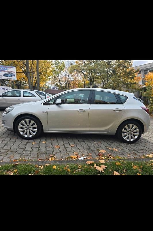Gebraucht Opel Astra Innovation 179 PS (131 kW) 2010 Silber Kombi