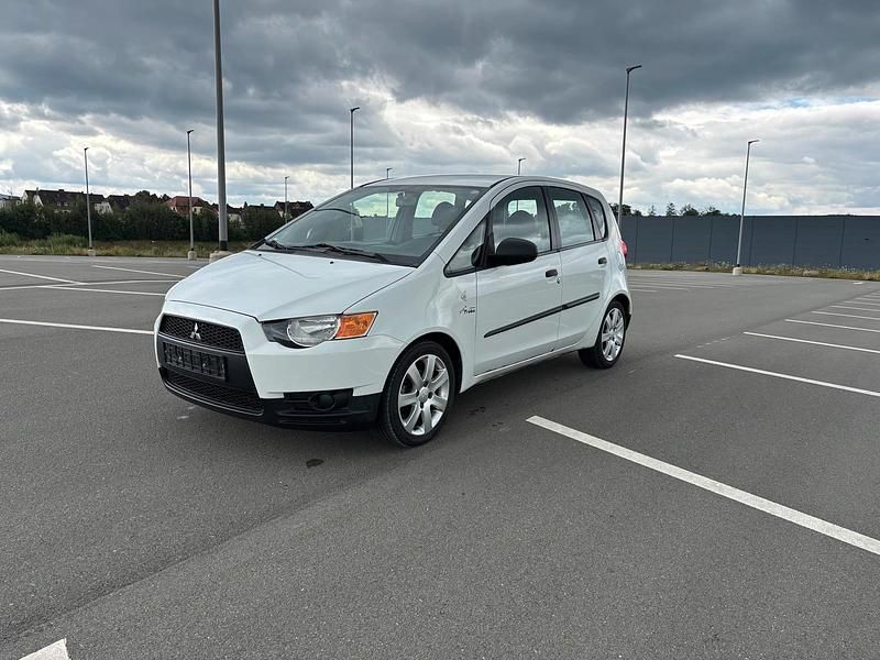Weiß Gebraucht 2009 Mitsubishi Colt Kleinwagen | 1.500 € (Fairer Preis) - Bild 1/4