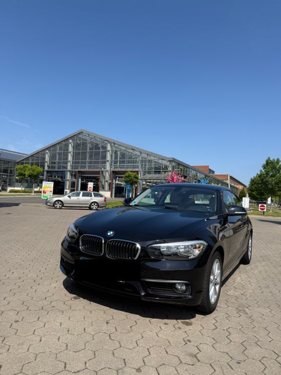 Schwarz Gebraucht 2016 BMW 116 Kleinwagen | 10.900 € (Fairer Preis) - Bild 1/4