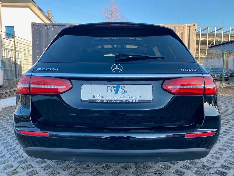 Usata Mercedes E220 194 CV (142 kW) 2017 Nero Berlina