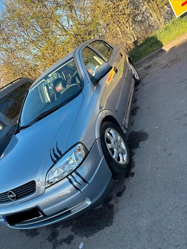 Usata Opel Astra 101 CV (74 kW) 2000 Argento Berlina