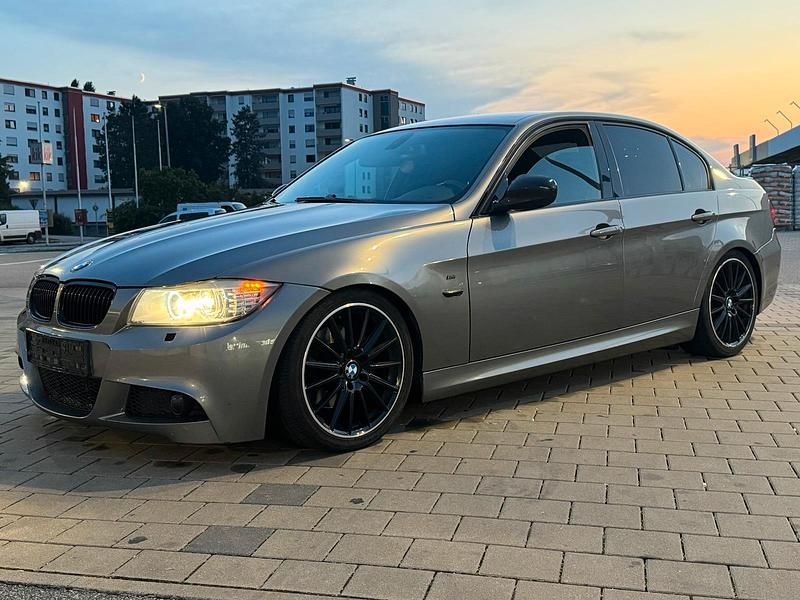 Grau Gebraucht 2009 BMW 320 M Sport Limousine | 5.990 € (Etwas zu teuer) - Bild 1/4
