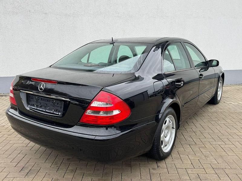 Gebraucht Mercedes E240 177 PS (130 kW) 2004 Schwarz Limousine