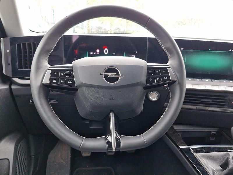 Gebraucht Opel Astra Elegance 131 PS (96 kW) 2024 Grau metallic Kleinwagen