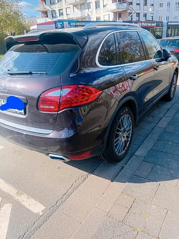 Second-hand Porsche Cayenne 245 CP (180 kW) 2013 Roșu SUV