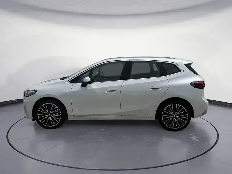 Gebraucht BMW 223 Active Tourer Luxury Line 204 PS (150 kW) 2022 Weiss Van / Kleinbus