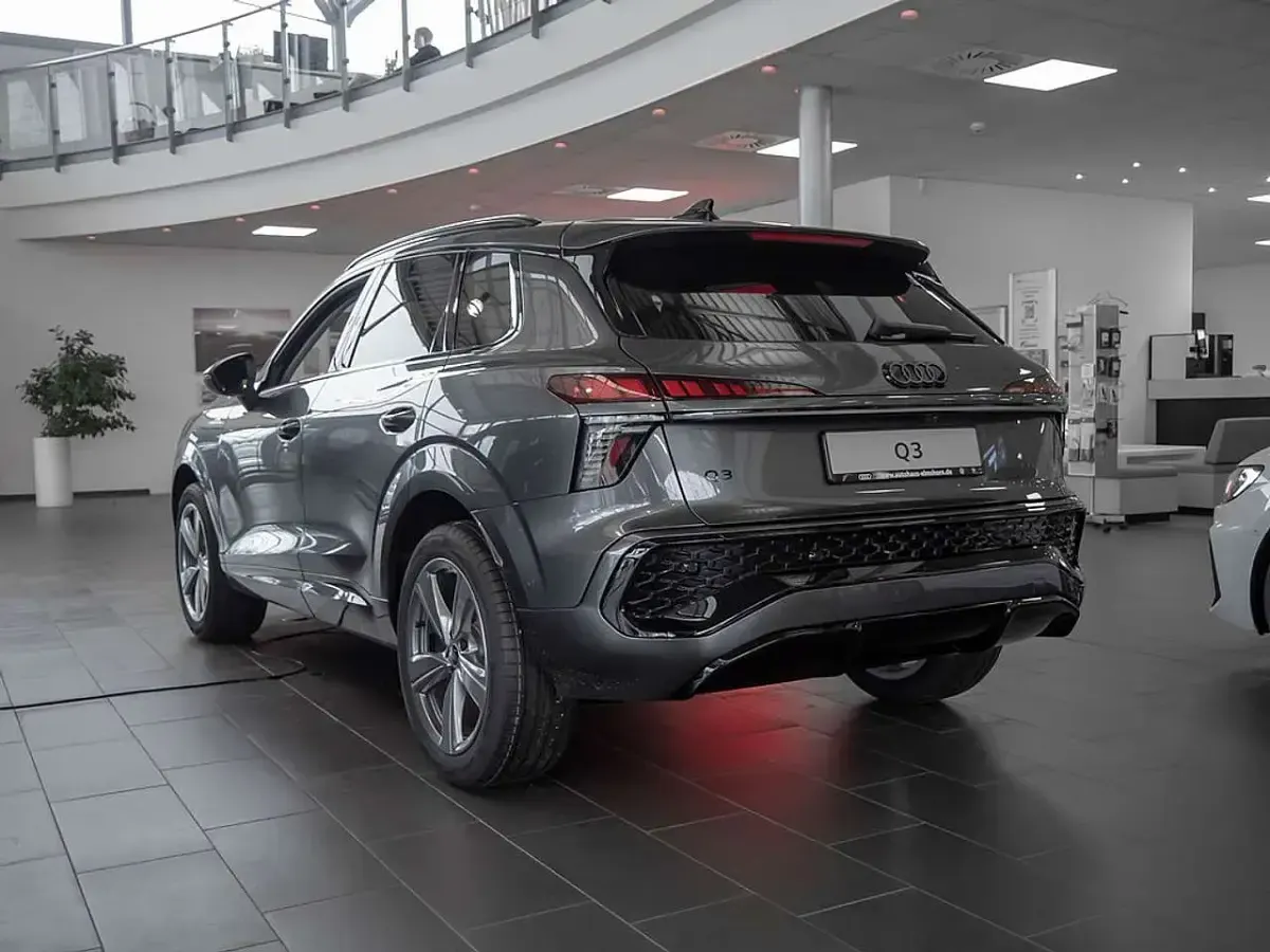 Gebraucht Audi Q3 Sport 150 PS (110 kW) 2026 Daytonagrau perleffekt SUV