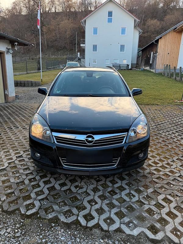 Gebraucht Opel Astra 115 PS (84 kW) 2009 Schwarz Kombi