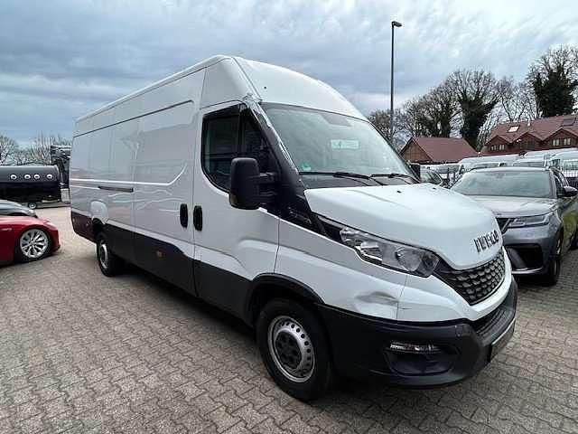 Second-hand Iveco Daily 155 CP (114 kW) 2019 Alb Van