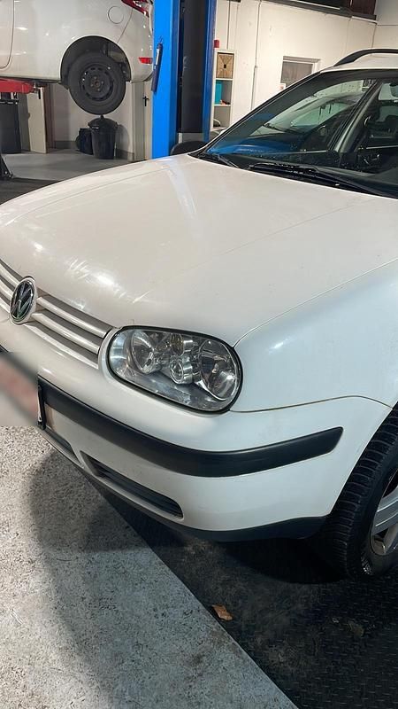 Weiß Gebraucht 2002 VW Golf IV Kombi | 400 € (Superpreis) - Bild 1/4
