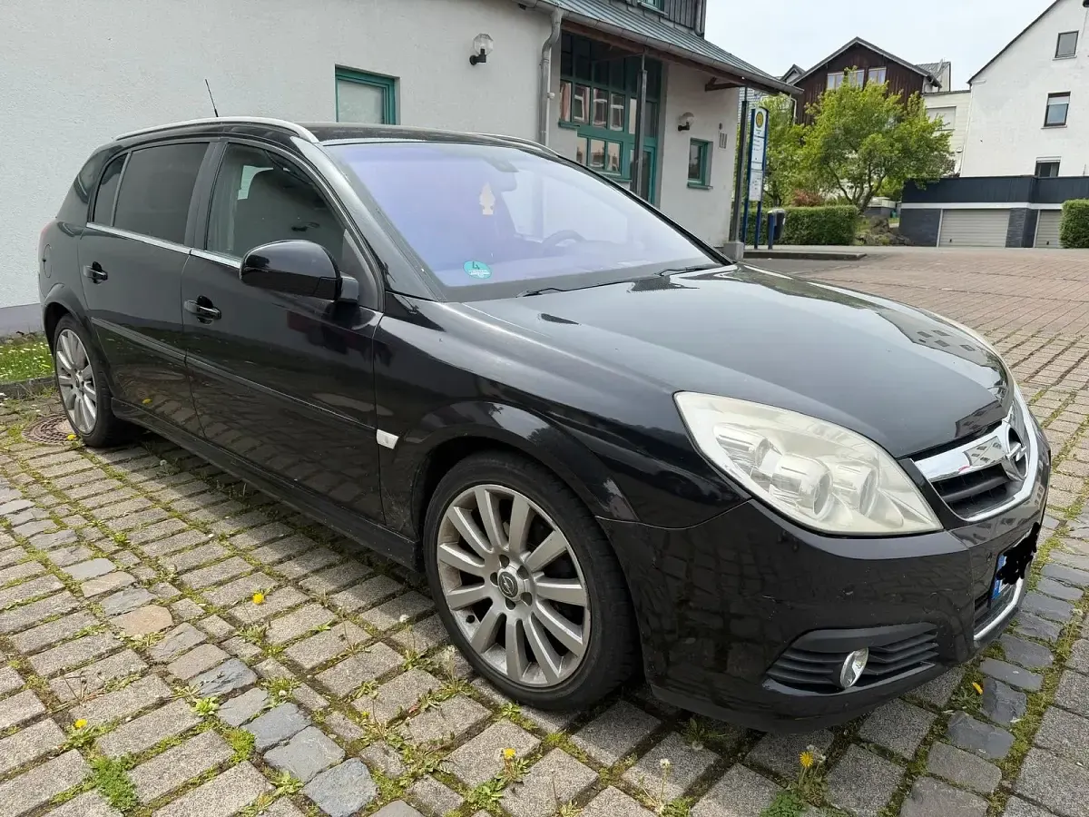 Używany Opel Signum 150 KM (110 kW) 2007 Czarny Hatchback
