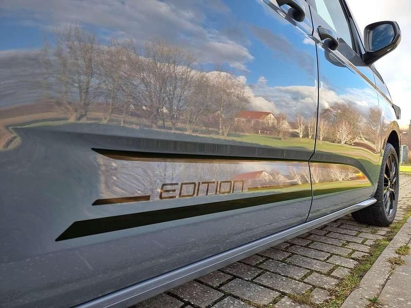 Gebraucht VW Multivan Edition 150 PS (110 kW) 2025 Grau Van