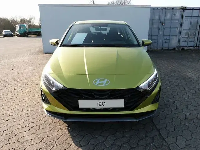 Gebraucht Hyundai i20 Trend 101 PS (74 kW) 2025 Gelb Limousine