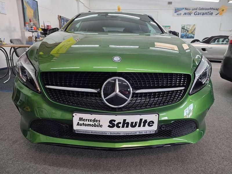 Gebraucht Mercedes A220 Urban 177 PS (130 kW) 2015 Elbanitgrün Limousine