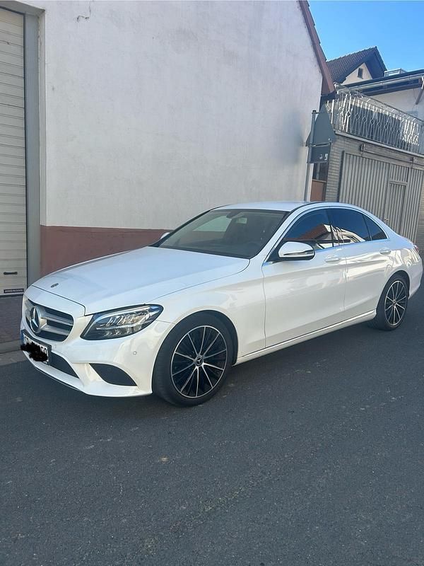 Weiß Gebraucht 2018 Mercedes C220 Limousine | 19.400 € (Guter Preis) - Bild 1/4