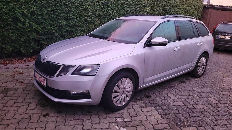 Silber Gebraucht 2019 Skoda Octavia Limousine | 9.600 € (Guter Preis) - Bild 1/4
