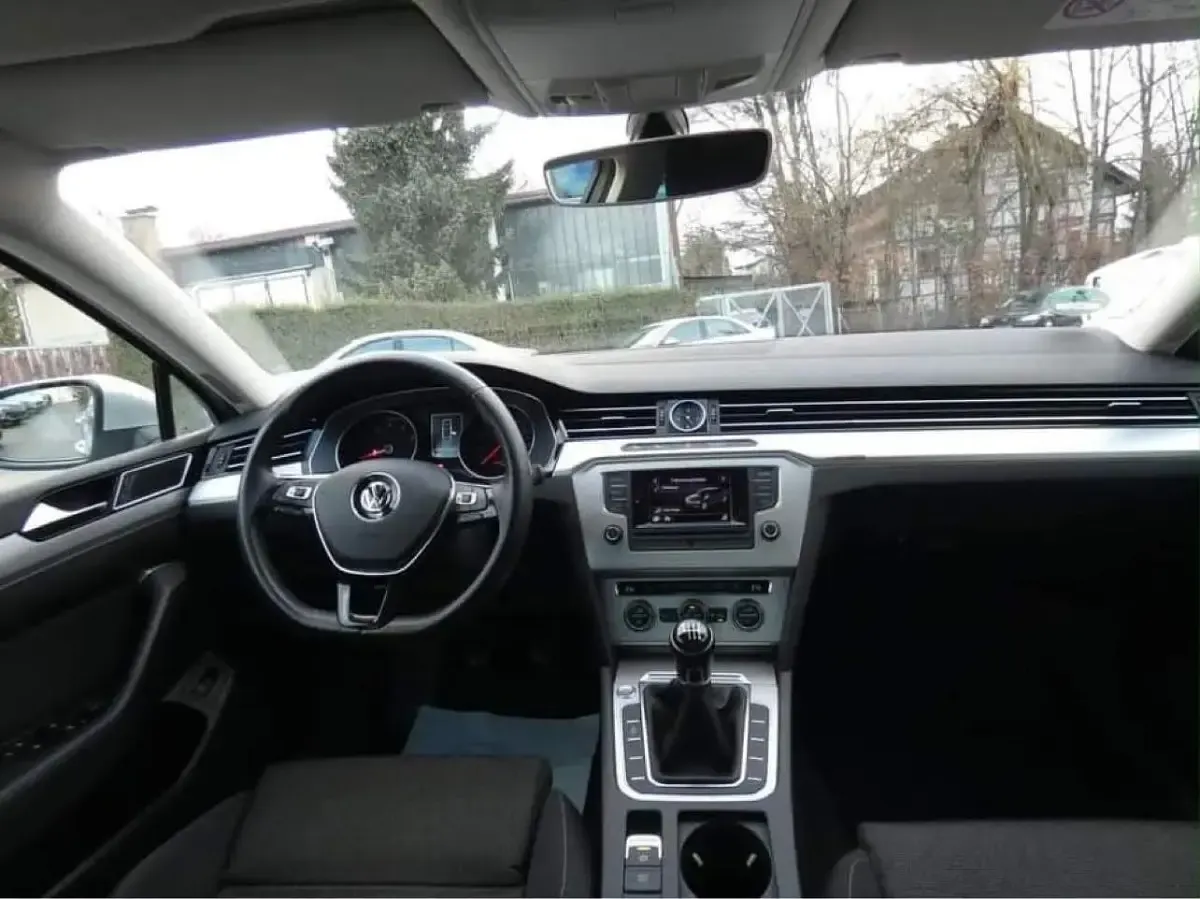 Używany VW Passat Highline 125 KM (91 kW) 2015 Srebrny Kombi