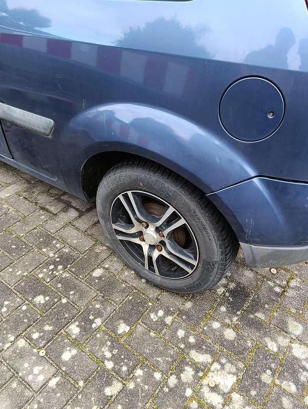 Gebraucht Ford Fiesta 60 PS (44 kW) 2006 Blau Kleinwagen