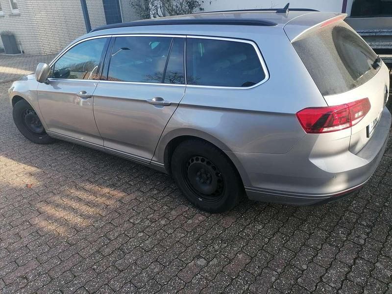 Gebraucht VW Passat Business 150 PS (110 kW) 2020 Silber Kombi