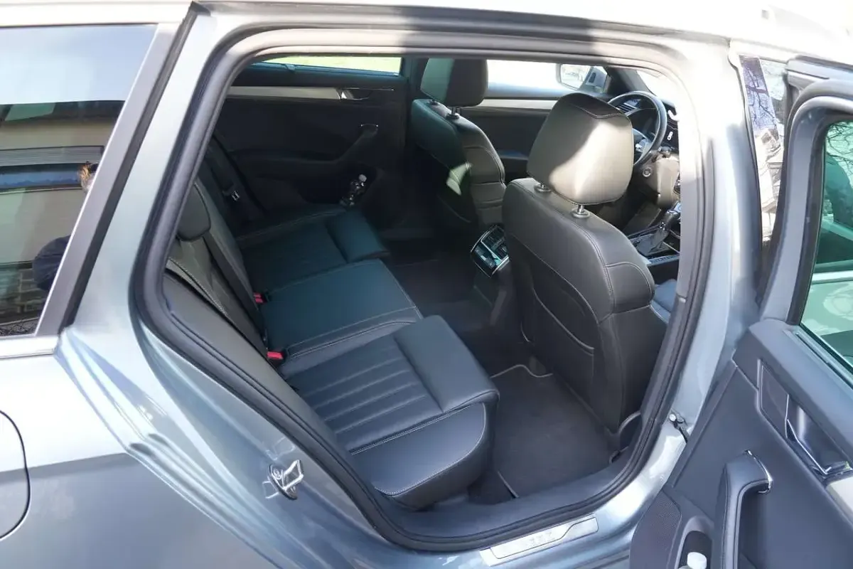 Gebraucht Skoda Superb LAURIN & KLEMENT 200 PS (147 kW) 2021 Silber Kombi