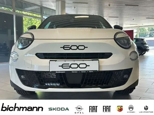 Neu Fiat 600 Street 101 PS (74 kW) 2026 Weiss SUV