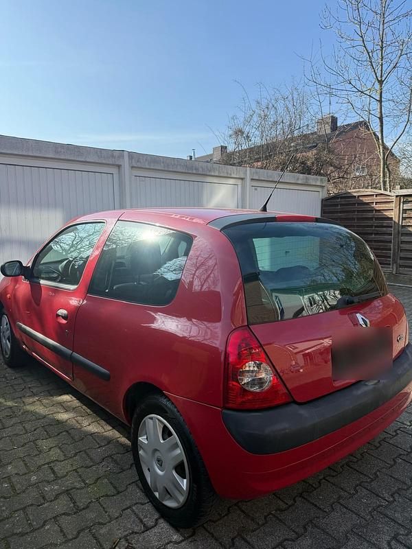 Gebraucht Renault Clio II 75 PS (55 kW) 2002 Rot Kleinwagen