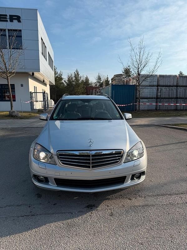 Gebraucht Mercedes C220 175 PS (128 kW) 2010 Silber Limousine