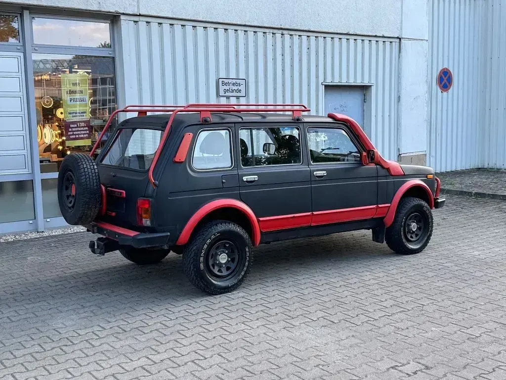 Gebraucht Lada niva 83 PS (61 kW) 2013 SUV