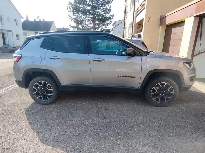 Gebraucht Jeep Compass Trailhawk 170 PS (125 kW) 2020 Grau SUV