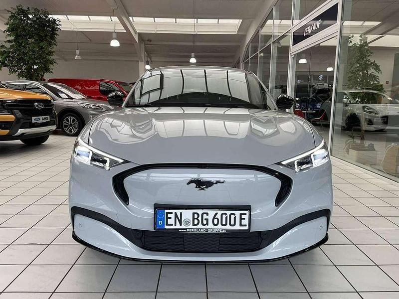 Gebraucht Ford Mustang Mach-E 197 kW (269 PS) 2022 Weiß mitperleffekt metallic SUV