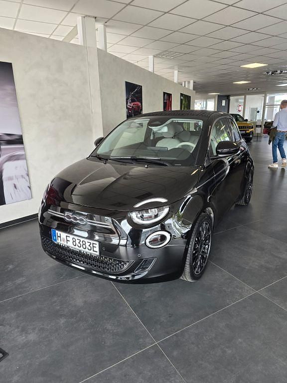 Schwarz Gebraucht 2022 Fiat 500e La Prima Cabrio | 20.499 € (Fairer Preis) - Bild 1/4