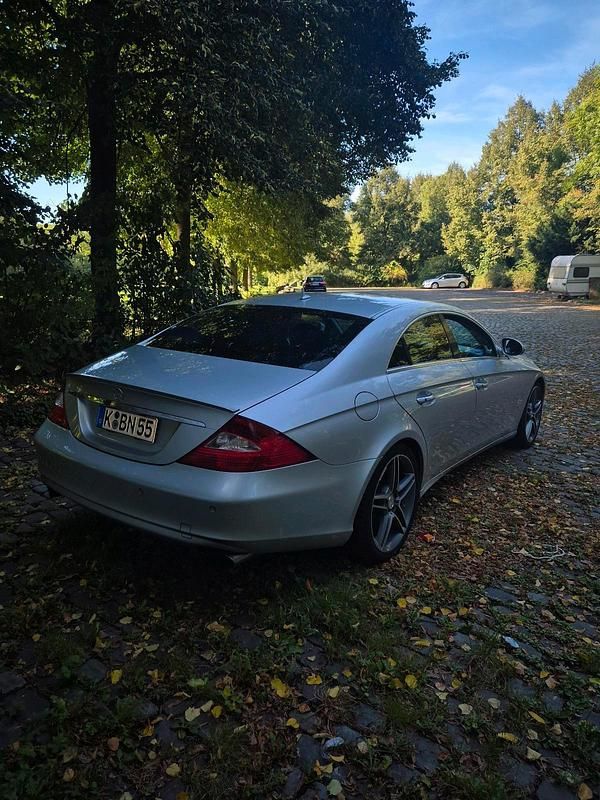 Silber Gebraucht 2006 Mercedes CLS320 Limousine | 8.900 € (Fairer Preis) - Bild 1/4