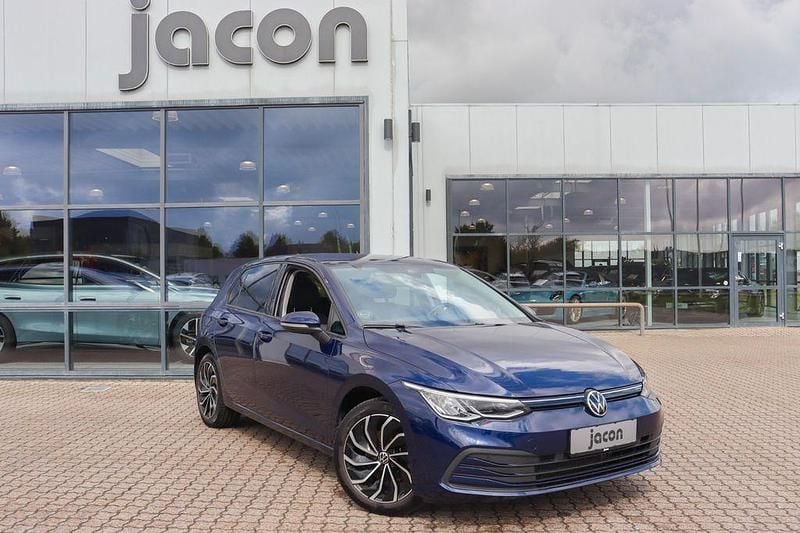 Blau Gebraucht 2020 VW Golf VIII Life Limousine | 17.800 € (Superpreis) - Bild 1/4