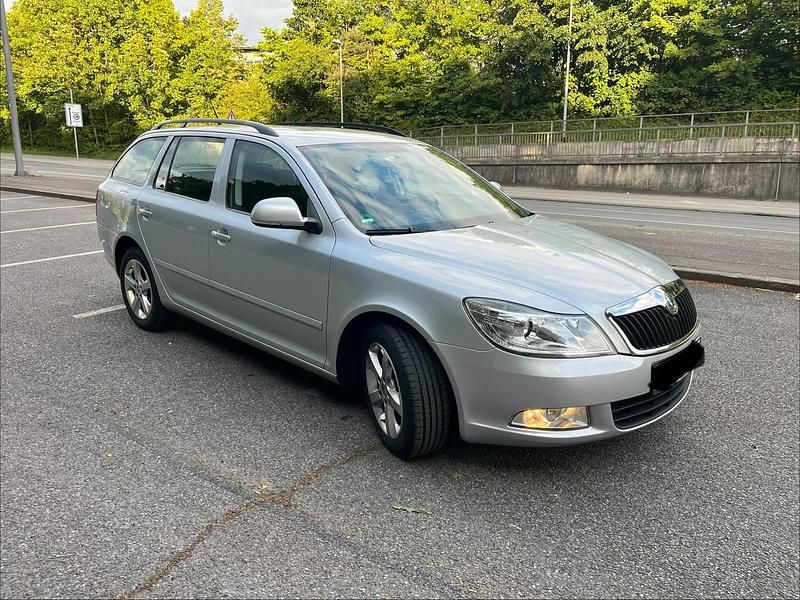 Gebraucht Skoda Octavia 77 PS (56 kW) 2010 Silber Kombi