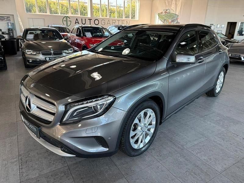 Mountaingrau met. Gebraucht 2014 Mercedes GLA200 Style SUV | 16.950 € (Fairer Preis) - Bild 1/4