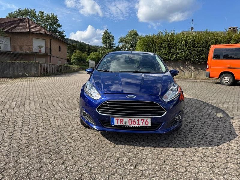 Blau Gebraucht 2014 Ford Fiesta Titanium Kleinwagen | 6.300 € (Guter Preis) - Bild 1/4