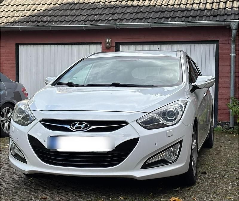 Weiß Gebraucht 2013 Hyundai i40 Kombi | 6.500 € (Fairer Preis) - Bild 1/4
