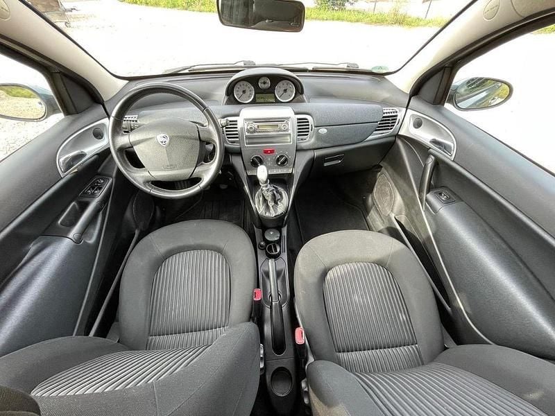 Gebraucht Lancia Ypsilon 60 PS (44 kW) 2010 Grau Kleinwagen