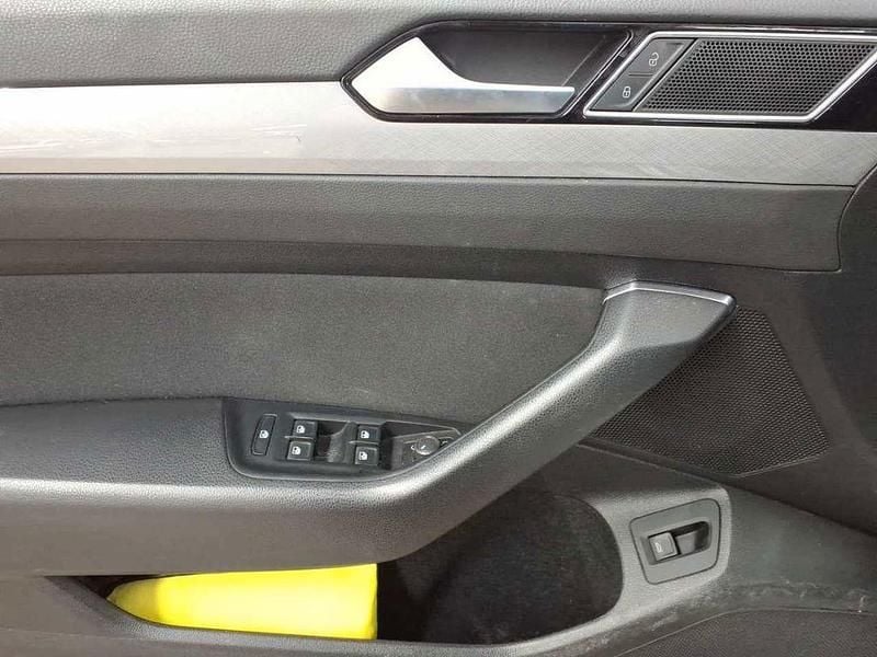 Gebraucht VW Passat 200 PS (147 kW) 2022 Silber Kombi