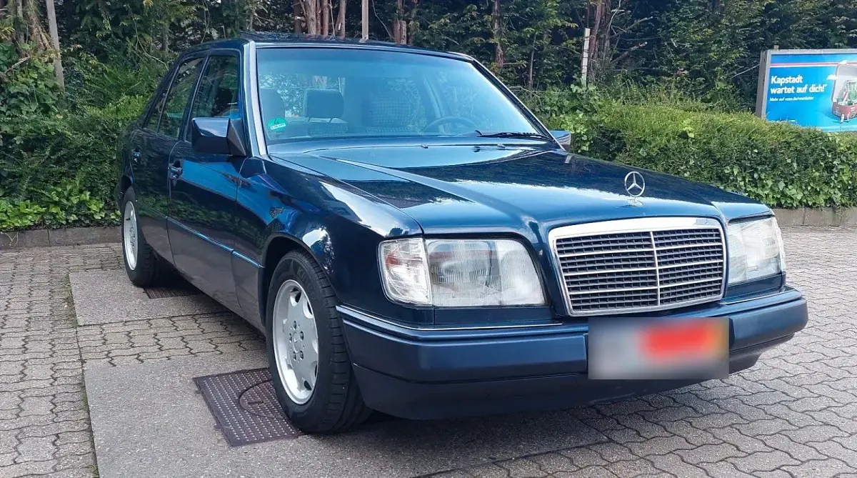 Gebraucht Mercedes E220 150 PS (110 kW) 1994 Blau Limousine