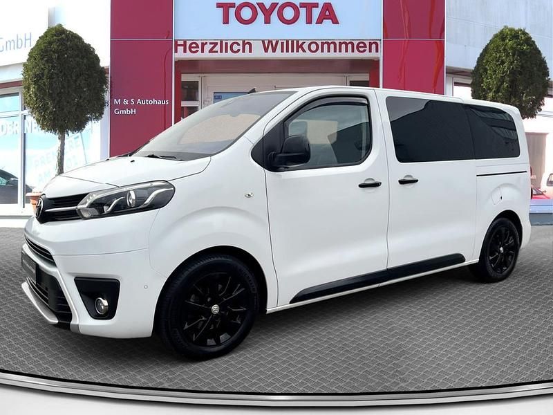 Ice white Gebraucht 2024 Toyota Proace Verso Executive Kombi | 48.930 € (Teuer) - Bild 1/4