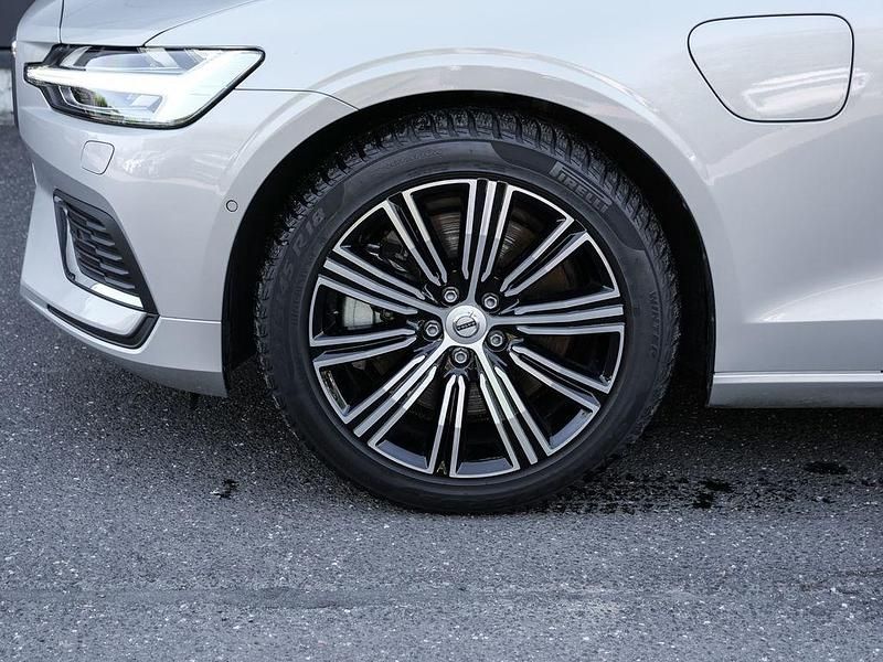 Gebraucht Volvo V60 Plus 455 PS (334 kW) 2025 Silber Kombi