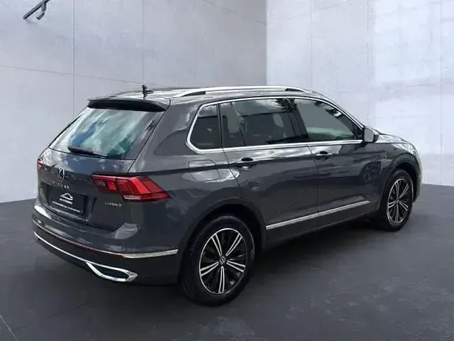 Gebraucht VW Tiguan Elegance 245 PS (180 kW) 2023 Grau SUV