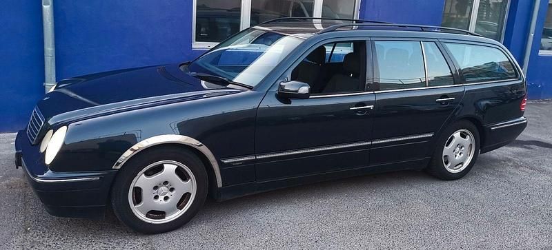 Gebraucht Mercedes E240 Avantgarde 170 PS (125 kW) 2000 Schwarz Kombi