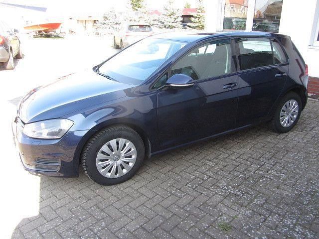 Gebraucht VW Golf VII Trendline 110 PS (80 kW) 2016 Blau Limousine