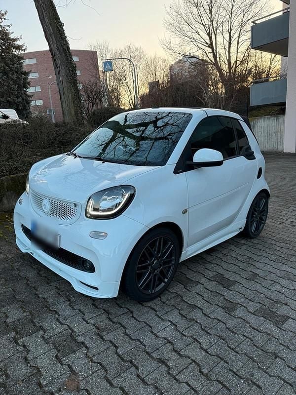 Weiß Gebraucht 2016 Smart ForTwo Cabrio Brabus Cabrio | 17.900 € (Teuer) - Bild 1/4